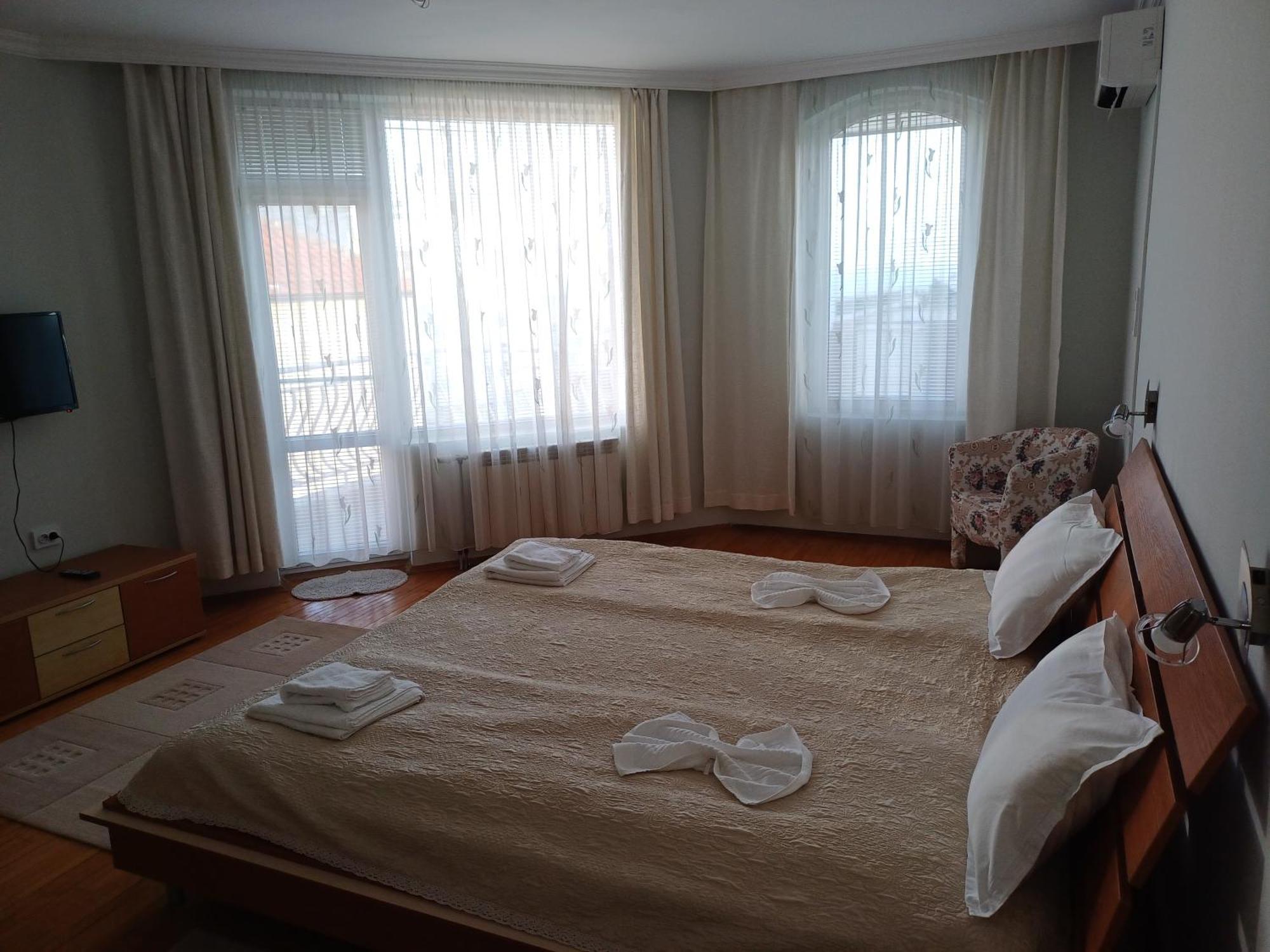 Guest Rooms Deva Burgas Stad Buitenkant foto